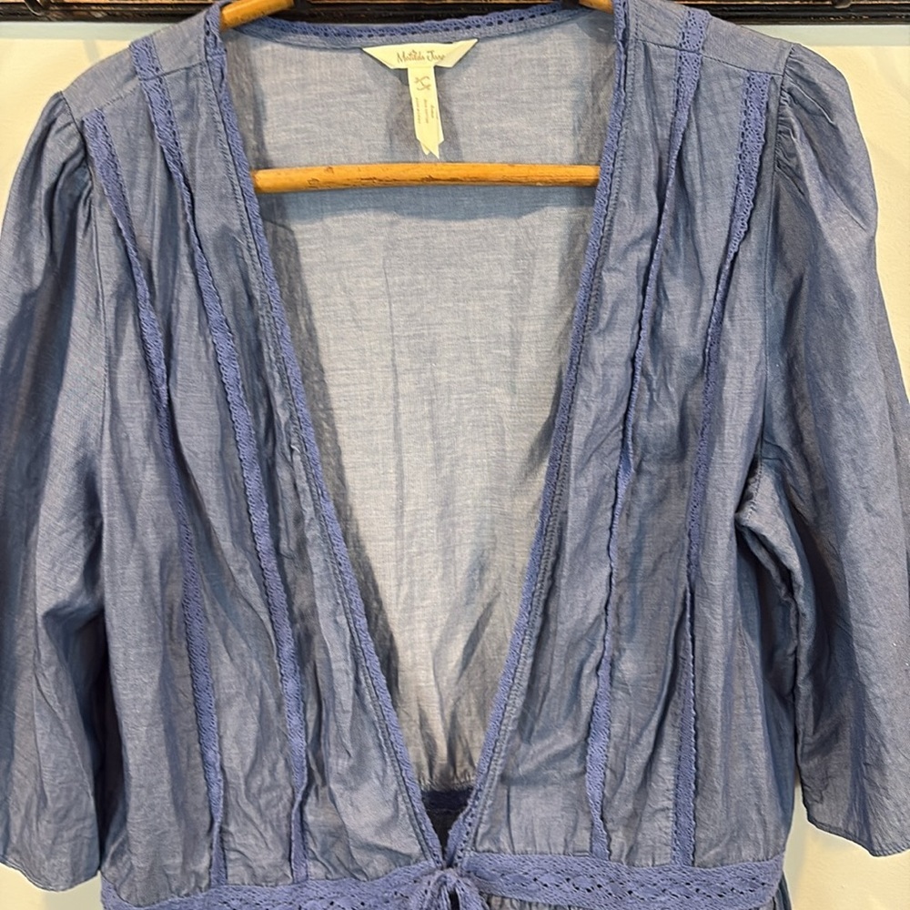 Matilda Jane Chambray Crochet Trim Tie Front Peplum Hem Top Size Large - Picture 4 of 7